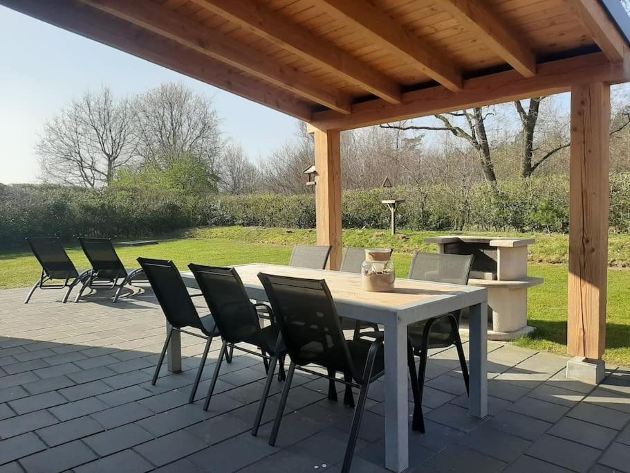 Vakantiehuis Eikzicht Gelegen Aan Het Bos Elsloo  Exterior foto